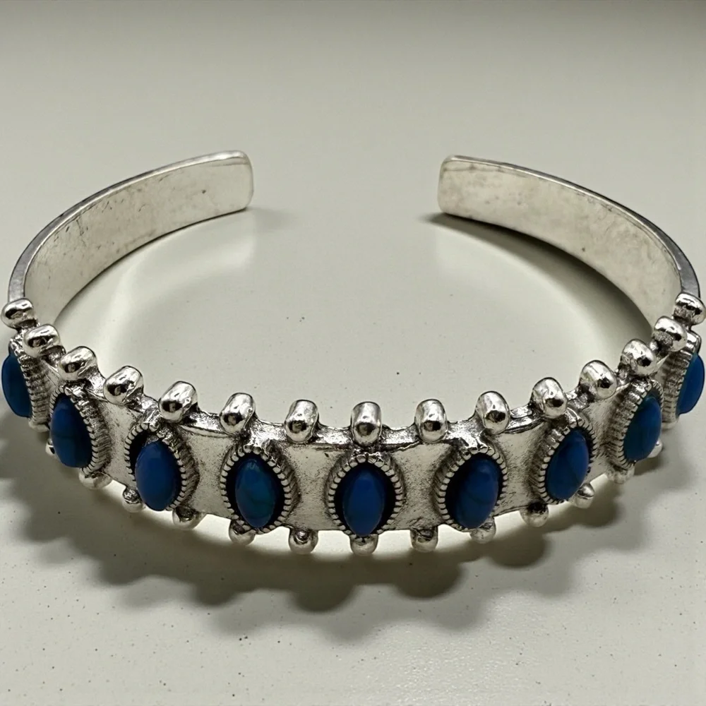 Silver and Blue Stone Women's cuff​​ - Picture 2 of 5